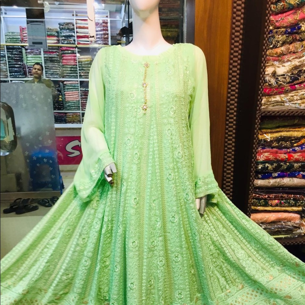 Gleamy embellished 3pcs gown!